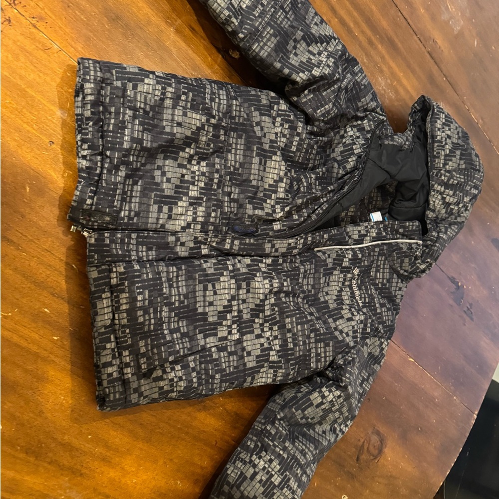 Columbia boys size XS or 6-7 winter jacket gray & black design, good condition